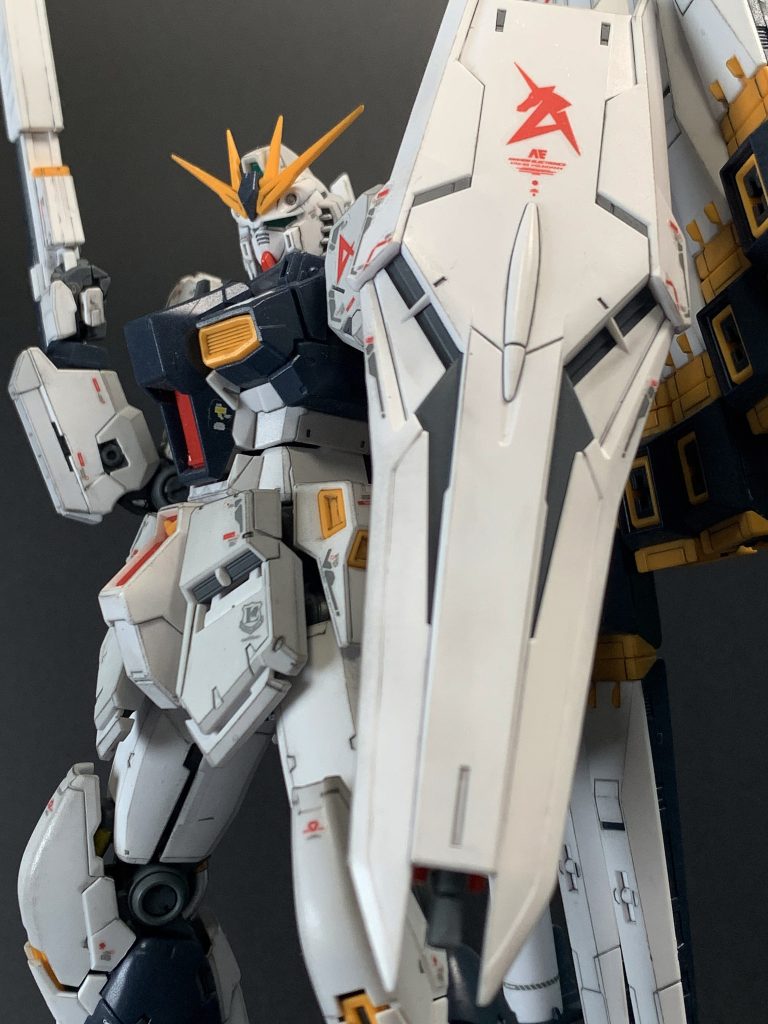 νガンダム RX-93 νGUNDAM 部分塗装 RG 1/144–4枚目/制作者：むいち