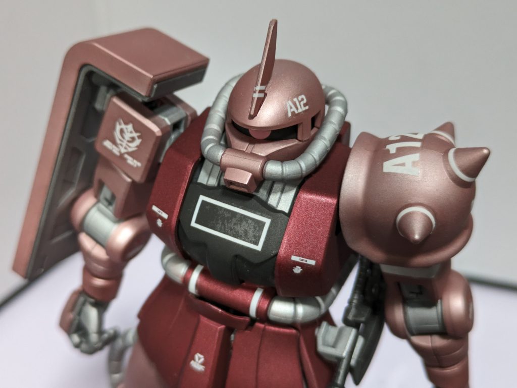 つや消し後の上から。シールドの裏側はマットアルミカラーに変更。