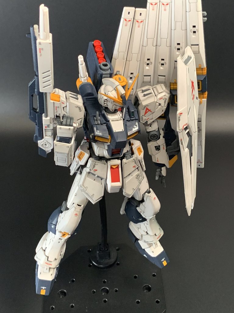 νガンダム RX-93 νGUNDAM 部分塗装 RG 1/144–5枚目/制作者：むいち