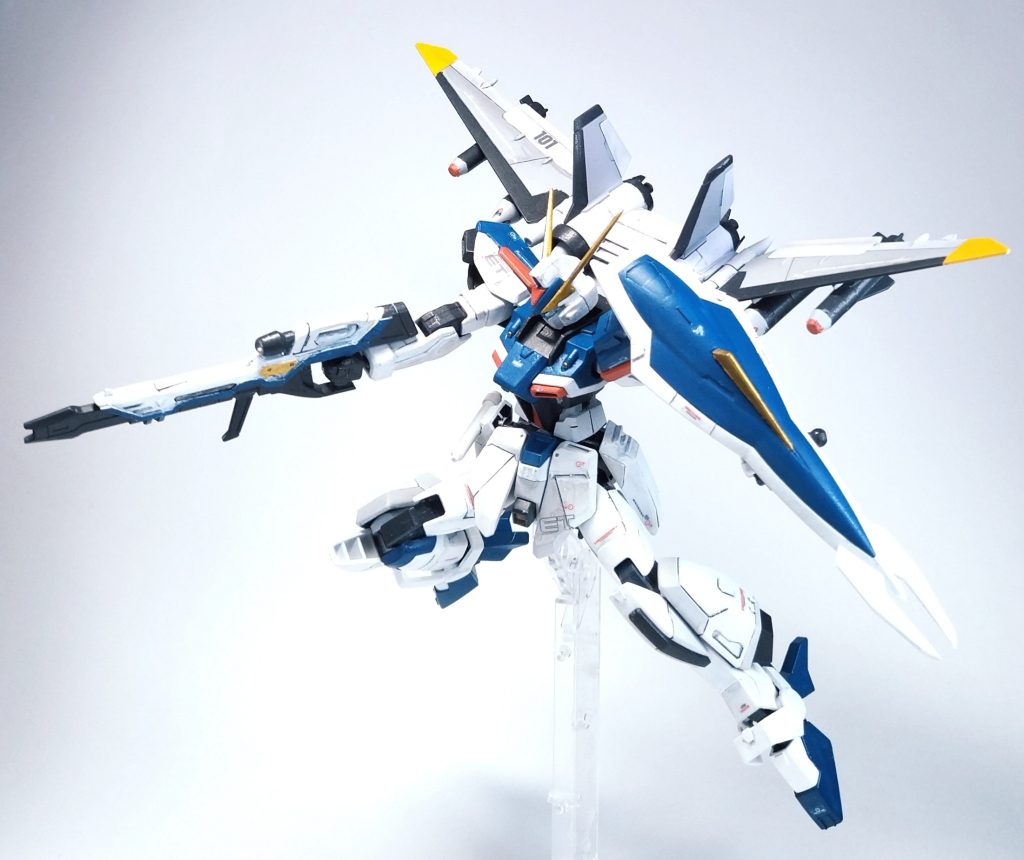 ライフルにはライン状にプラ板を貼り、塗り分けしてフリーダム系列のモノっぽいデザインにしてみました。スコープ部にはクリアレジンを乗っけてます。