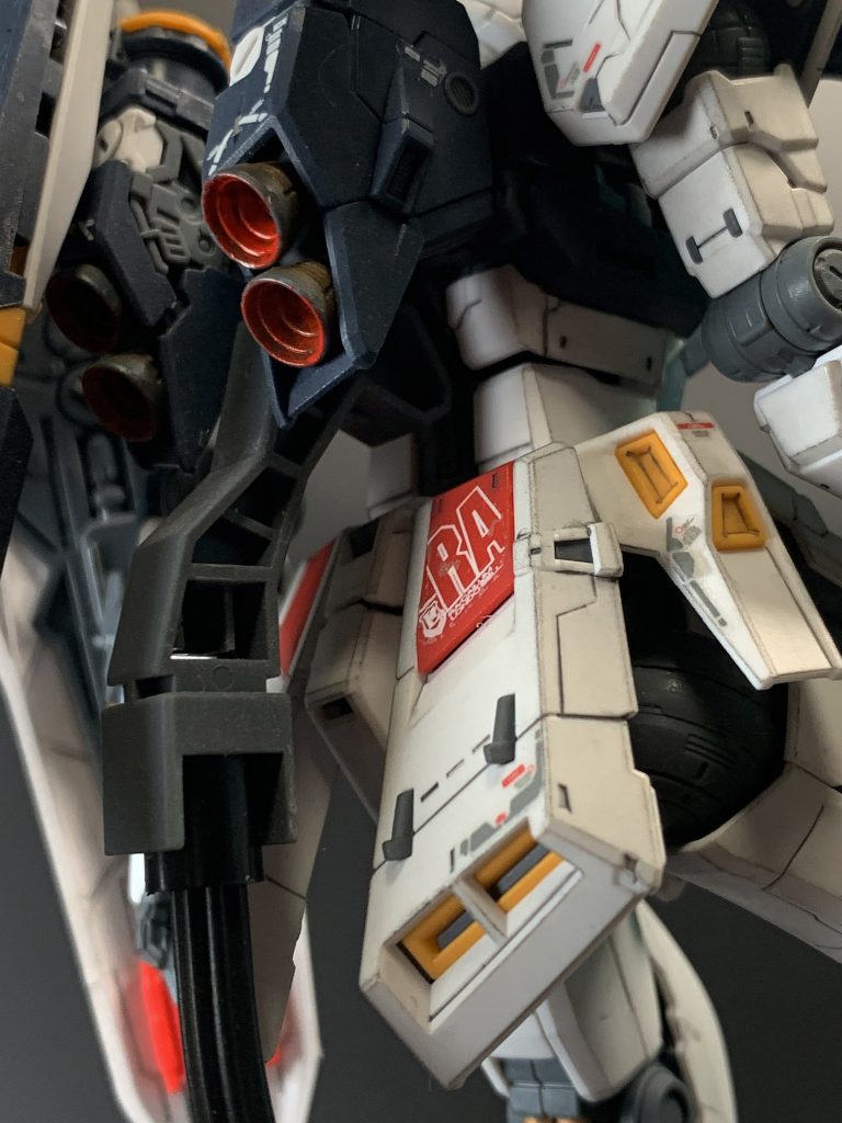 成形色が好みだったため、部分塗装とパステルを使用したエッジ強調で仕上げました。とても簡単な工程での作品ですが、元キットが素晴らしいため、満足のいく仕上がりになりました。・使用塗料GSIクレオス Mr.カラー C3 レッド[ヌーベルカレーパステル]ソフトブラック　S010アトムハウスペイント 水性スプレー つや消しネオクリヤー