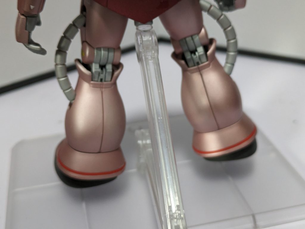 脚部裏側写真だとわかりませんが、ゲート処理が甘くてやすり掛けの跡がうっすら残ってますw