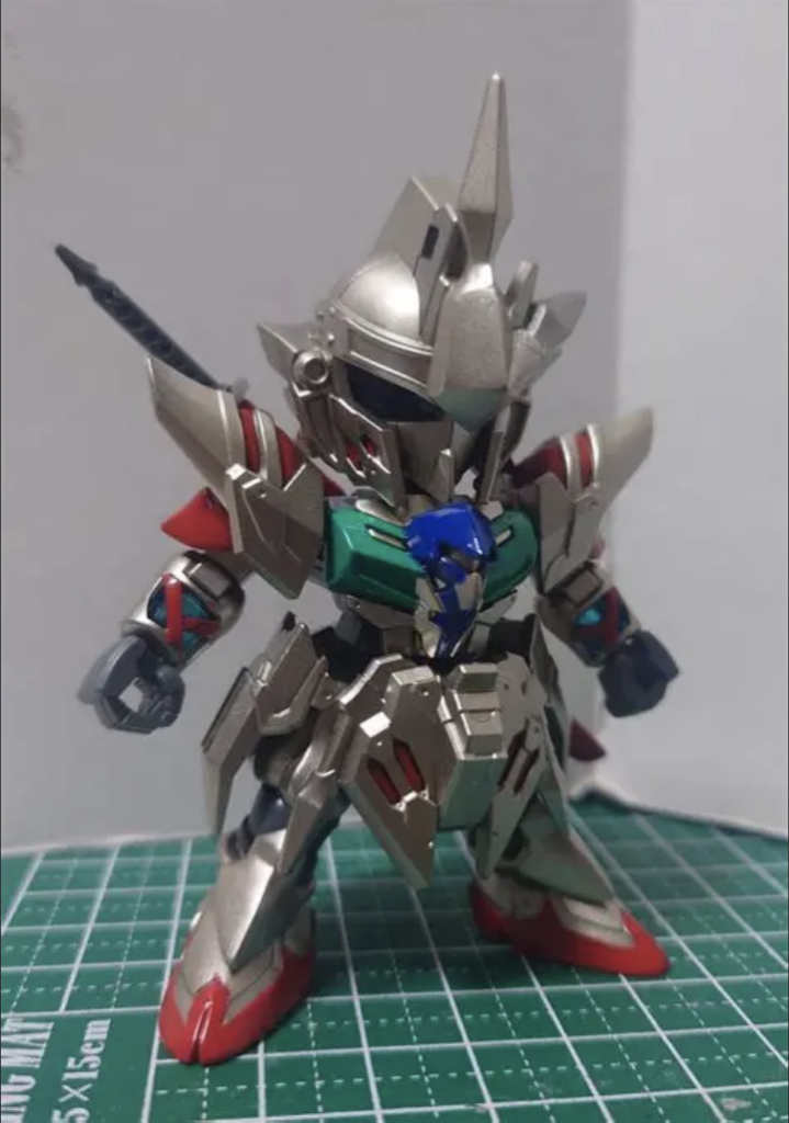 製作中のカラー、赤が差し色としては強かったので、ゴールドを2色作ることに。