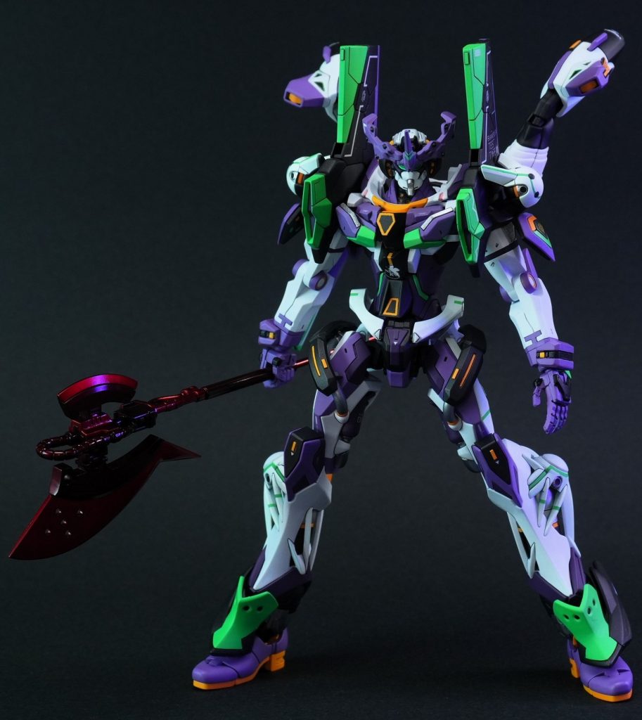 いろいろな方がエヴァカラーのジークアクスを作成されている後で「何か違いを付けないと」と思い独自性を付けようと奮闘していきました