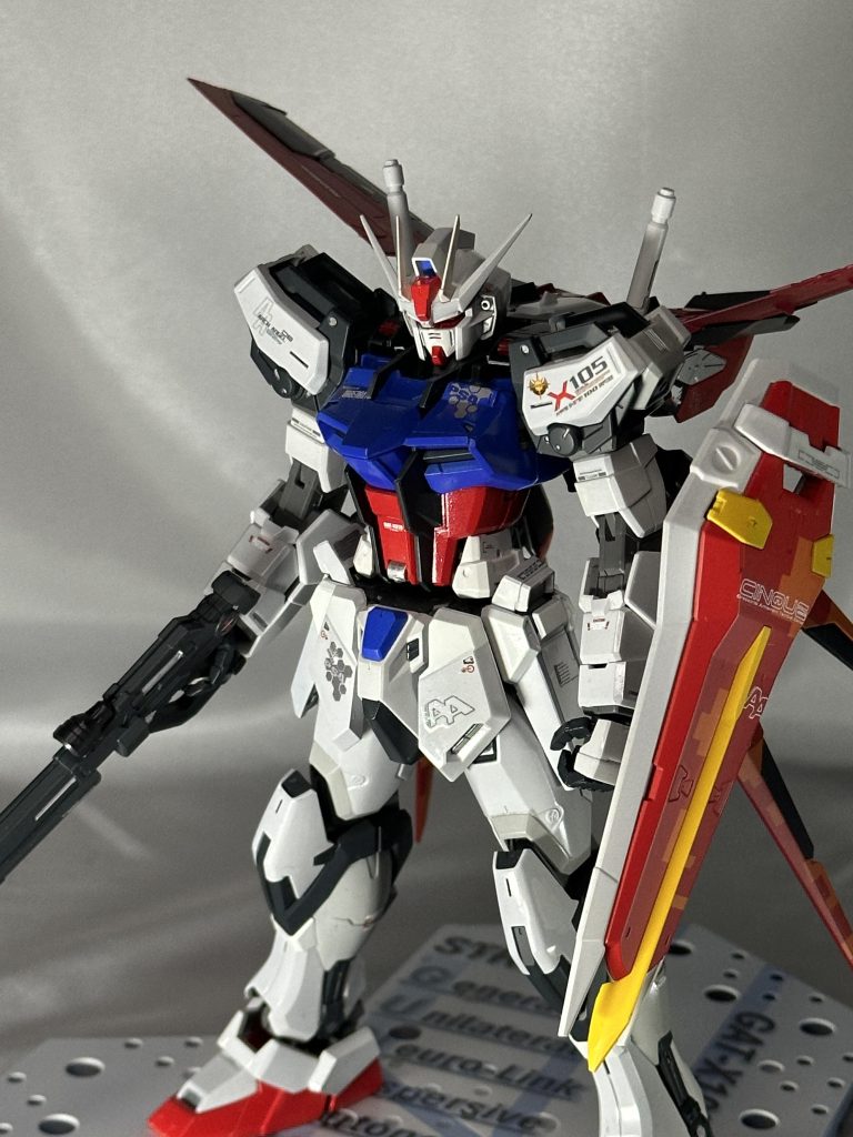 エール装備ストライカーとシールドの赤い部分はマスキングでオレンジの差し色を少し入れてます