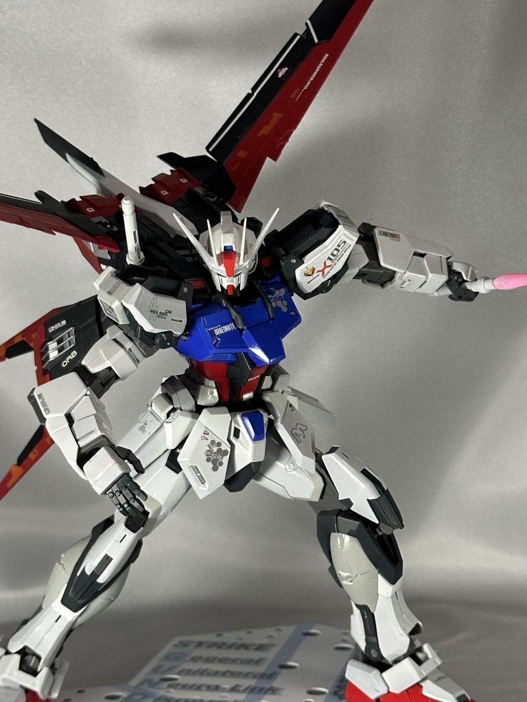 サーベルのビーム部分は蛍光ピンクとクリアホワイトのグラデーション