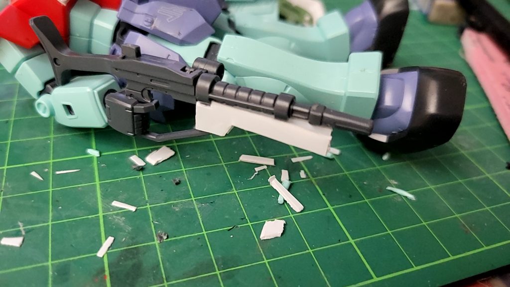 メイン武器はザクマシンガンを改造