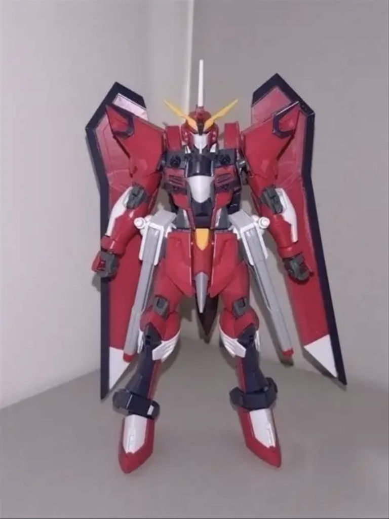 脚部ビームブレイドインフィニットジャスティス、イモータルジャスティスと同様の装備。