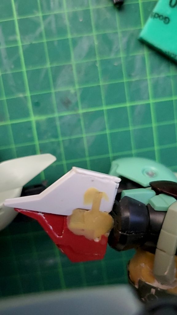 腰はジャンクパーツを組み合わせる