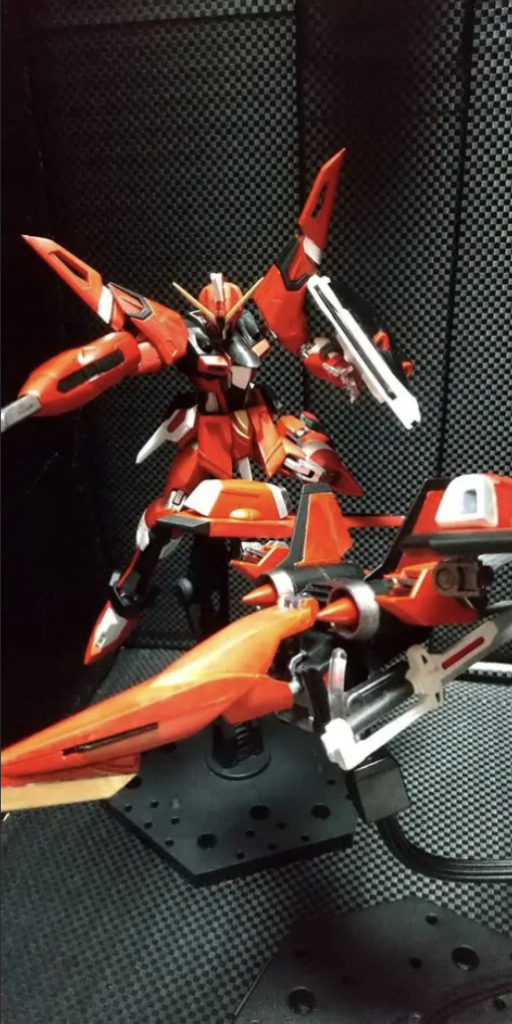 はい、長々と妄想設定を書かせて頂きました💦本体は首、フロントスカートの延長をして各スカートの裏打ちパーツの加工をしました。両肩もインパルスのブーメランを着脱出来るよう加工。