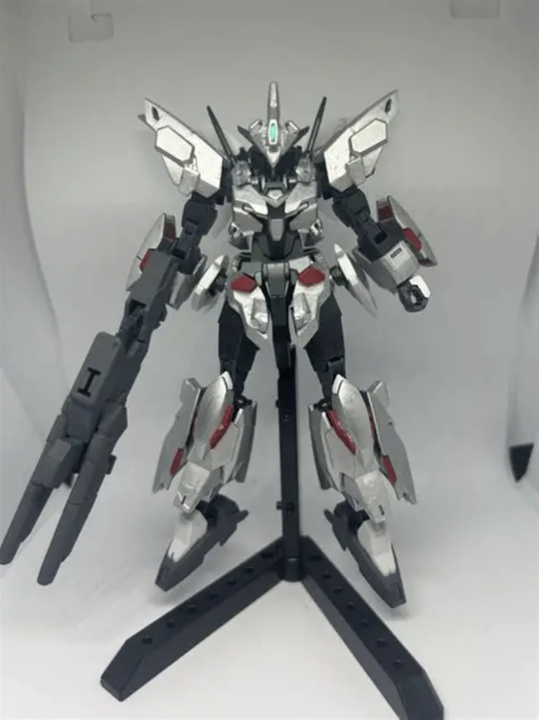 コアハンガー時でファントムライトを纏わせた状態です。コアハンガーにアーマーのパーツを装着している状態が蜃気楼鳥形態になるべく似るようにパーツを配置させるようにしました。