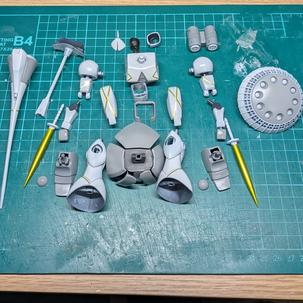 黒サフからEXホワイト、ニュートラルグレーⅢて塗装しました。