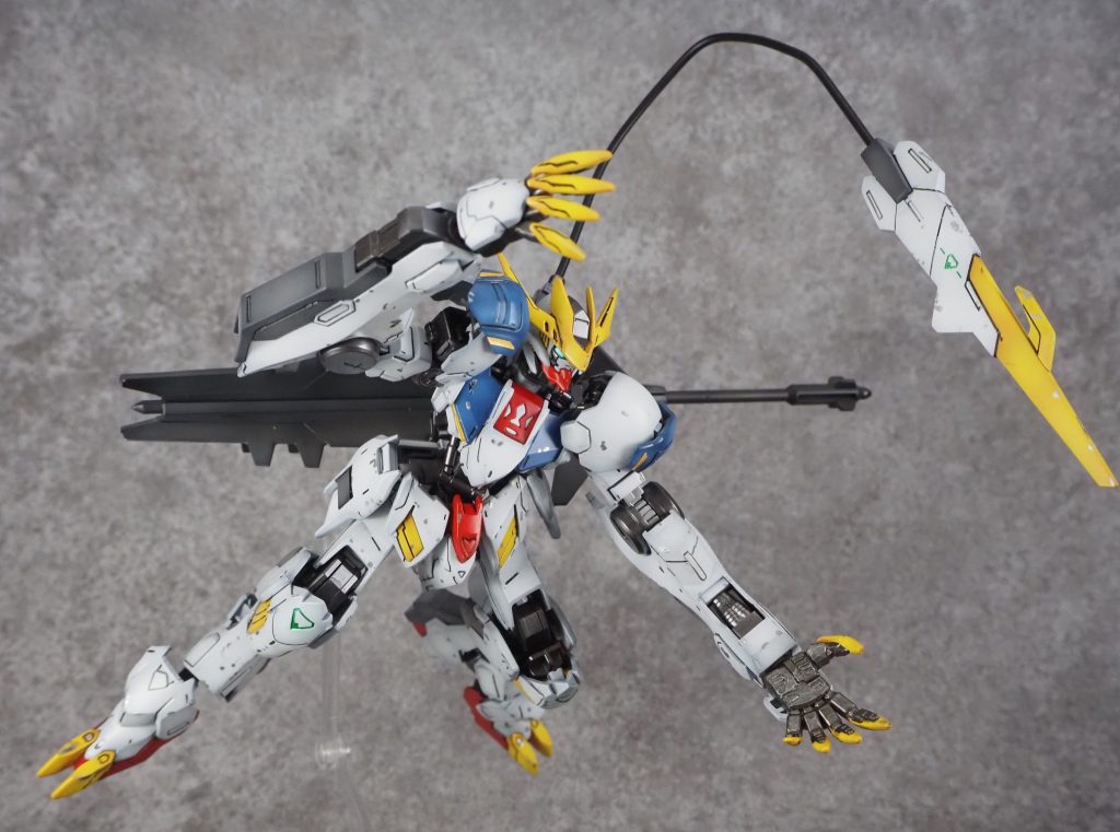 さすがに色分けは厳し目なので、多少単純化した部分もあります。とはいえ見せ場のクロー部分のイエローはしっかりグラデをかけております。