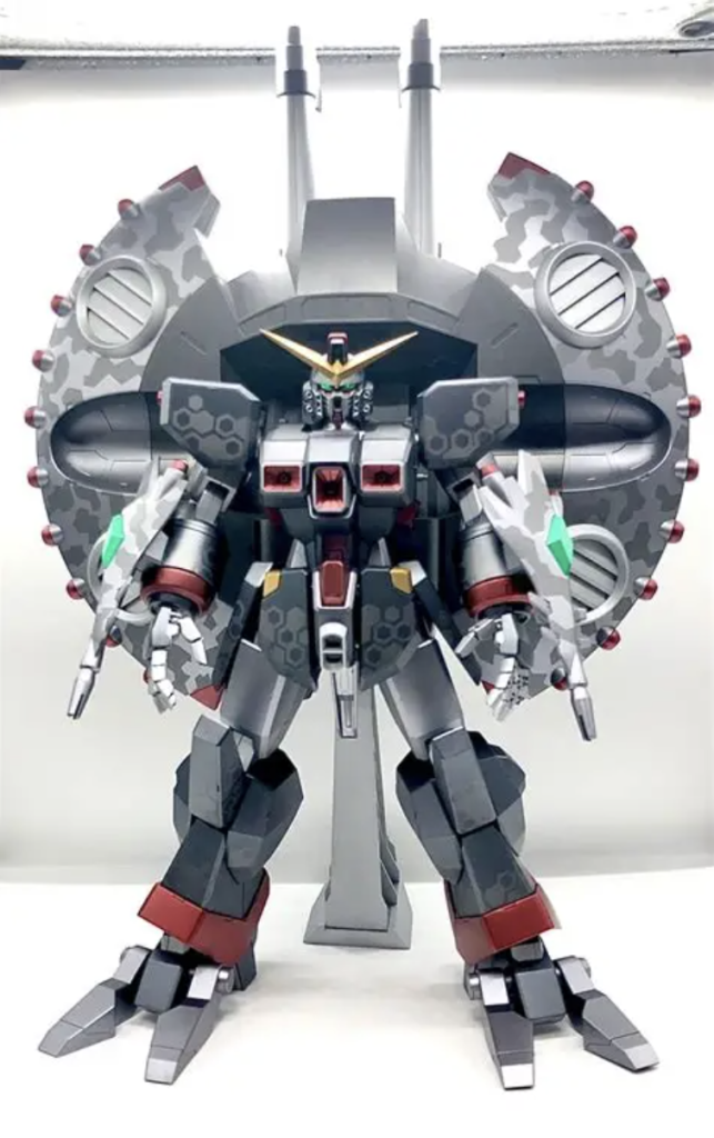 少しでも兵器感を出したかったので、腕部武装と背部にはスプリッター迷彩、本体にはヘックス迷彩を施してみました😅初めてやってみたのでいまいち感覚が分からず変な模様みたいになっちゃいましたw