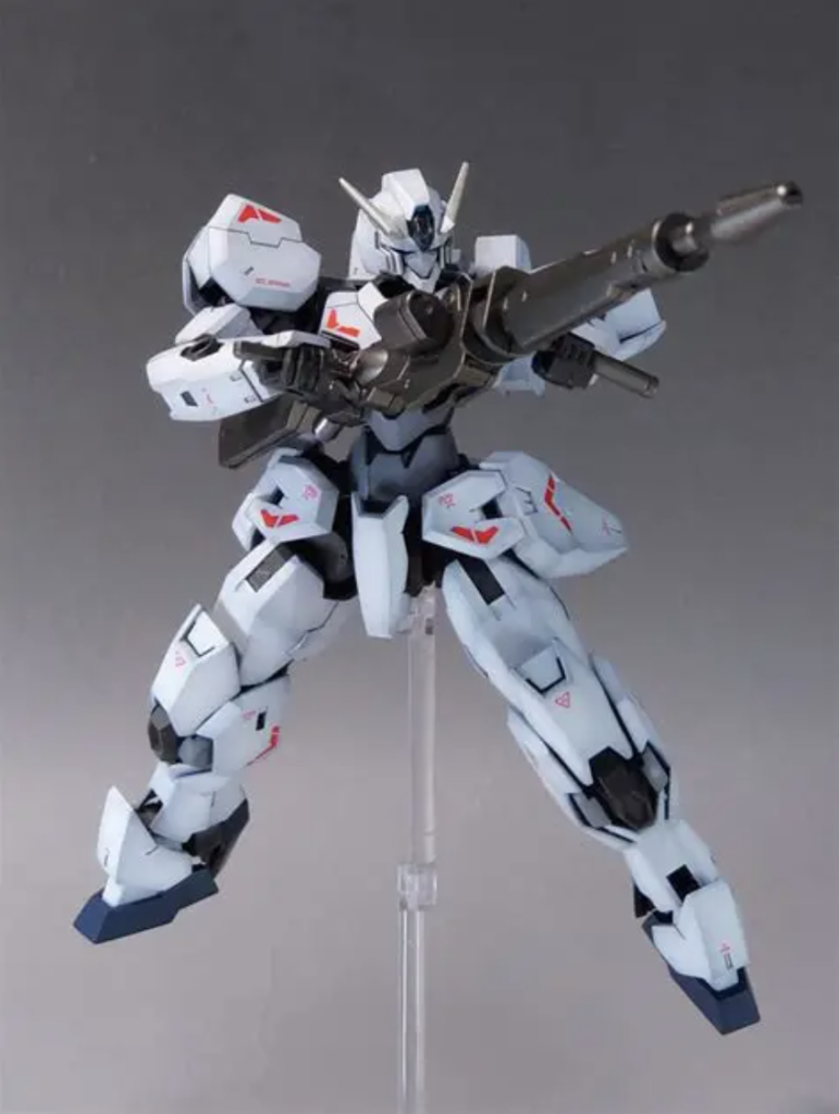 ロングライフルを構えるガンヴォルヴァ。