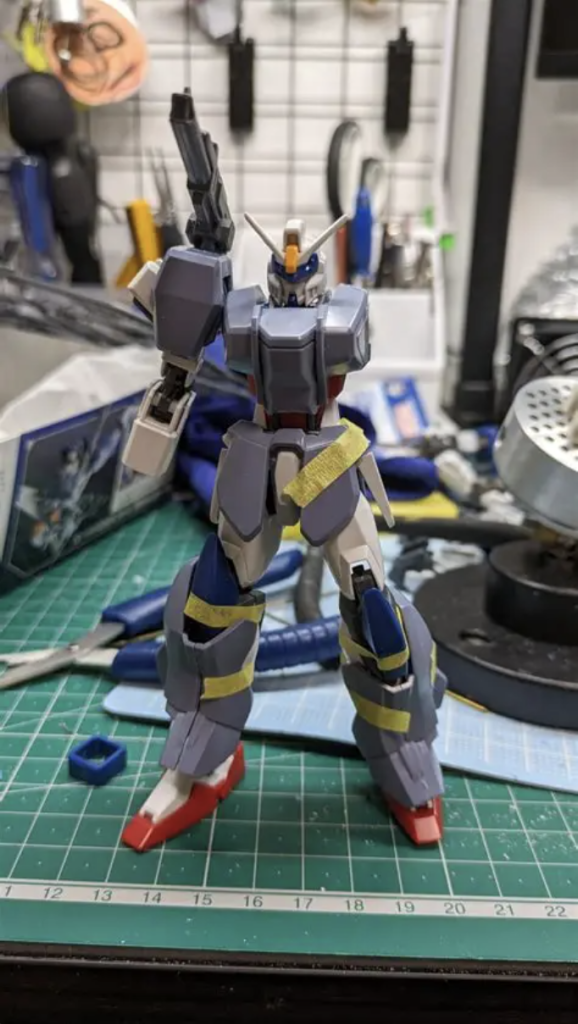 中の人頭と腰以外はほとんどEGストライクですアサルトシュラウドつけるために肩幅と首を延長してます