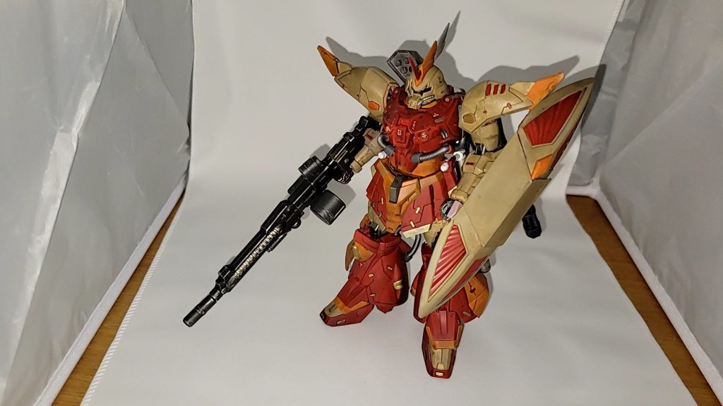 ラッカー塗料のサンディブラウンとモンザレッドをメインで塗装エナメルの黒で軽く汚し