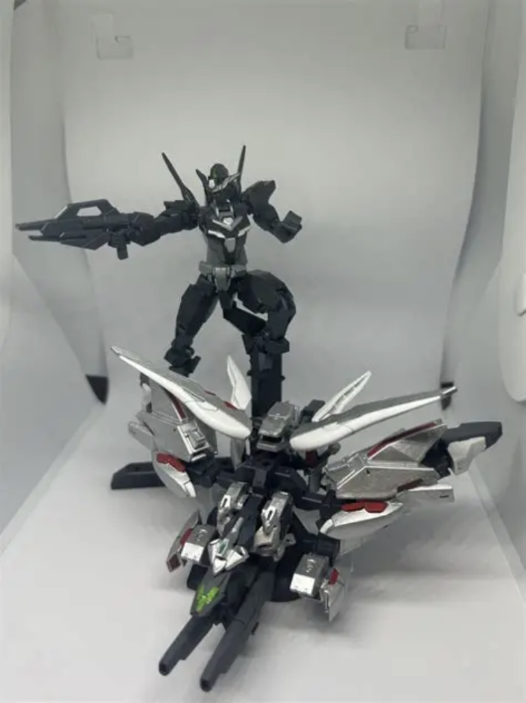 コアガンダムとコアハンガーのツーショットです。コアガンダムは足の甲のみ1のパーツと取り替えてます。