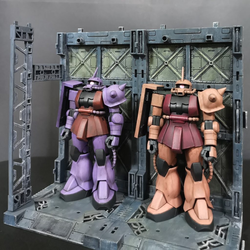 ぼーっと立っている感じで、なんか可愛いなコイツ等今回の作品、YouTubeで見かけた「機動戦士GUFU」の三部作を見てあぁ、この世界観の二人の感じ好きだな~と思い、ガルマとシャア二人が並ぶところが見たくて、こんな形になりました。去年、突然オススメに上がってきたのですがYouTubeでも7年前、元はニコ動であったらしく、ずいぶん昔からある2次創作なので見た事あるって方もいるんじゃないでしょうか