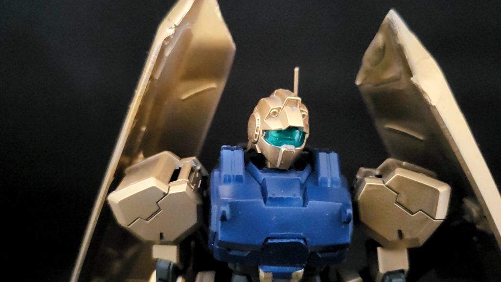 バイザーの中はツインアイ