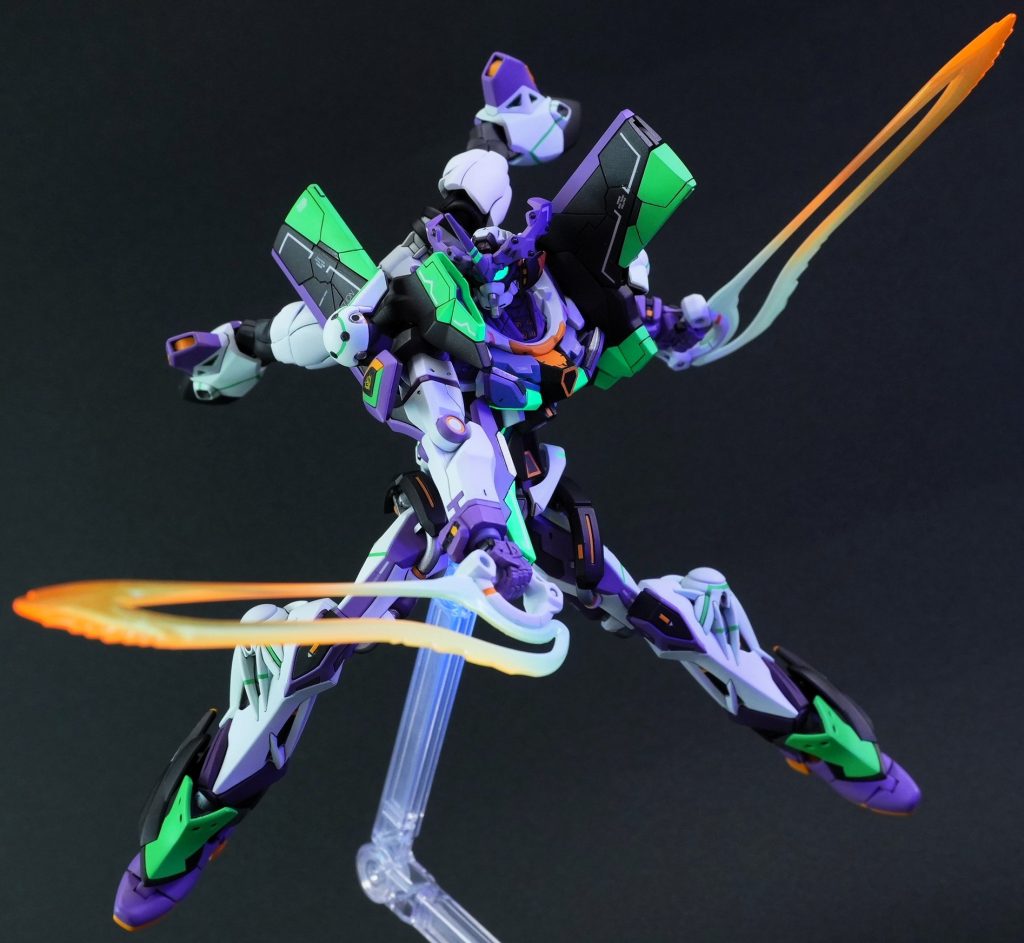 配色が複雑なジークアクスですが手抜きをしないように自分を戒め設定画をじっくり見て可能な限り塗分けていきました