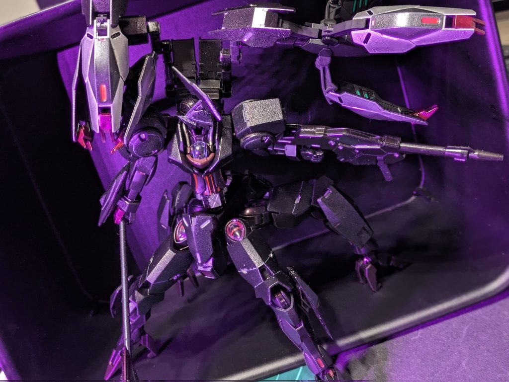 余剰パーツ、撃破・鹵獲機体のミキシングで出来ましたよって感じがフェチいです。