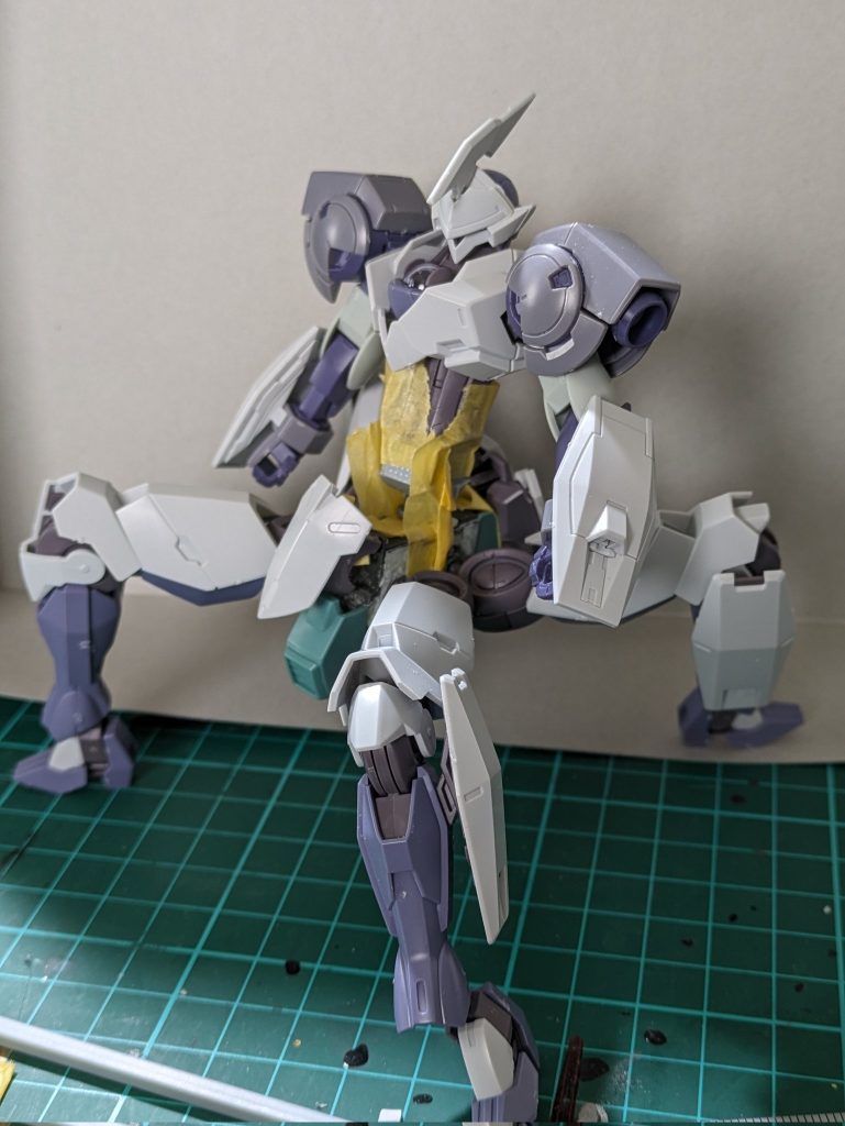 制作ストーリーにもあるディランザを作っている最中にディランザの下半身使えばよくね?と思ったのでそうしてみたら脚の稼働干渉もなく良い感じでした。