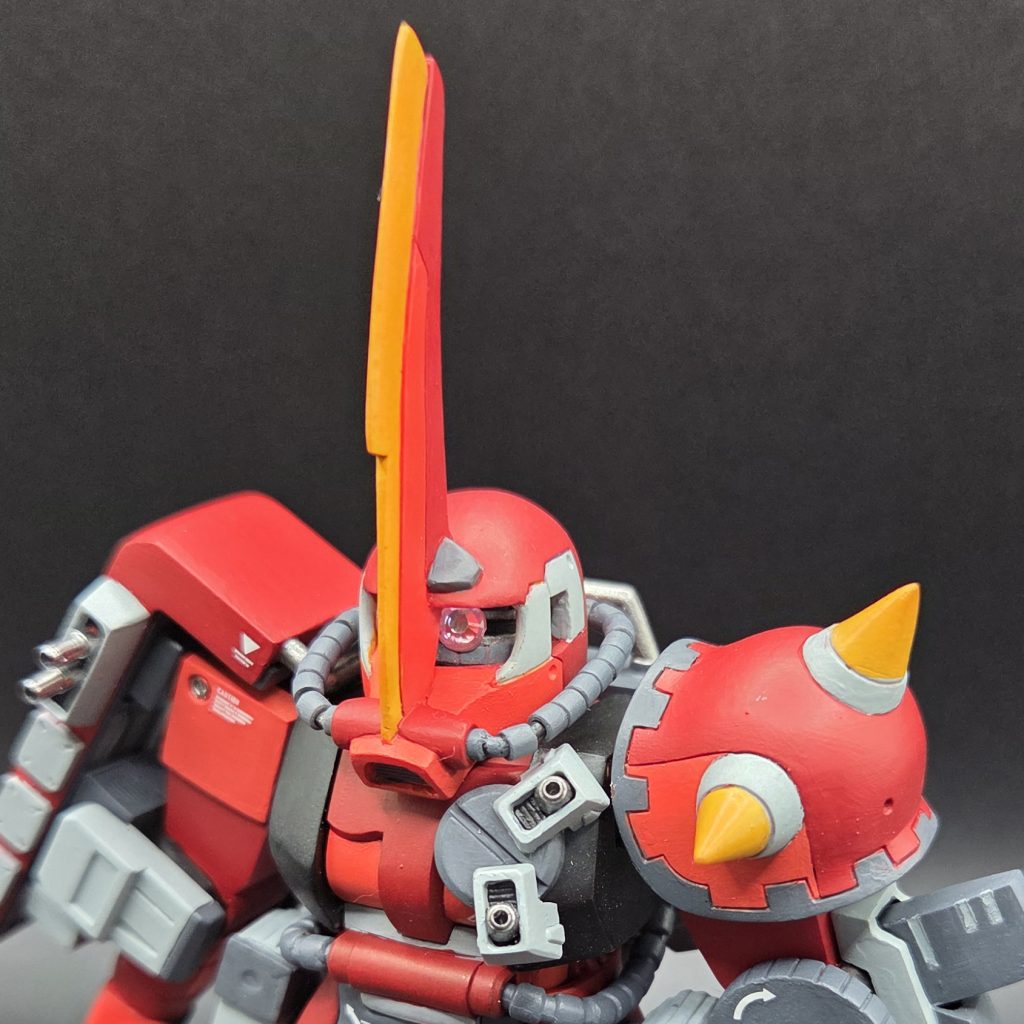 頭のヒート・ホークシンボルが外連味が効いていてかっこいい！