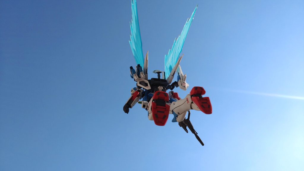 飛行初期ミノフスキードライブ案として作製されたオプション兵装という設定です。