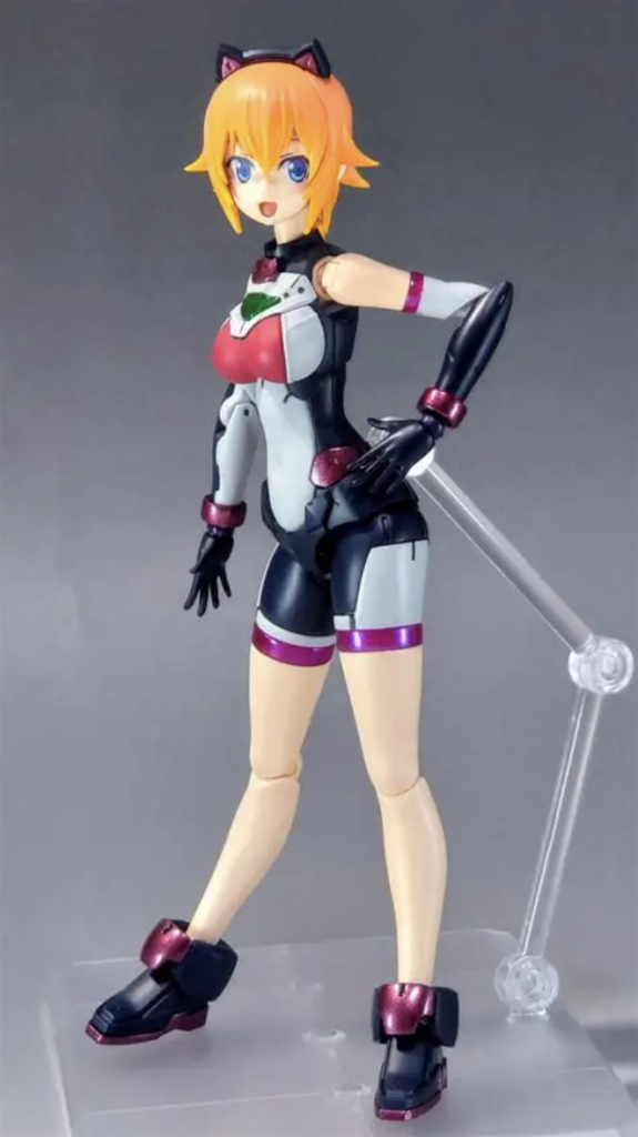 軽装タイプ。紺色部も成形色を塗装。