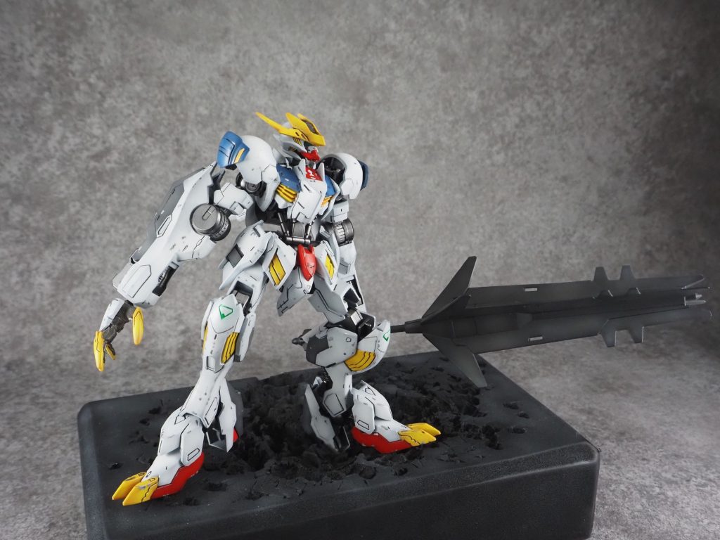 超巨大メイスは片手でもがっちり保持が可能です。