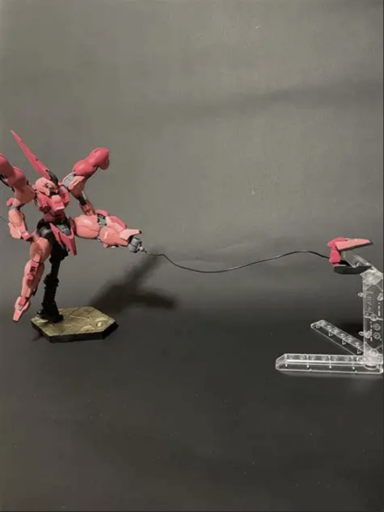 ダリルバルデの足なのでワイヤーロケットキックもできます。カテジナさんならこういうトリッキーな攻撃もしてきそう。