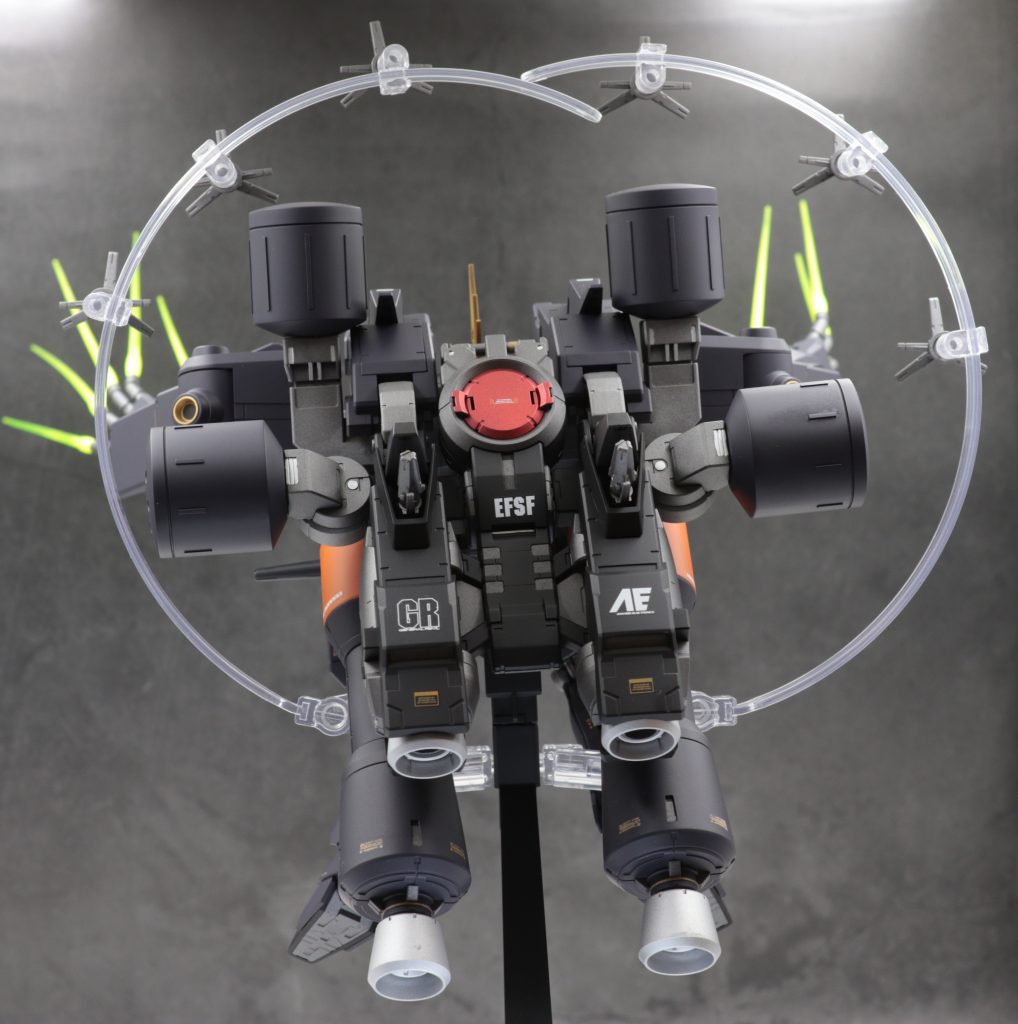 背部にはリフレクタービットの射出口を追加。コトブキヤのフライングベースで展開状態を再現。