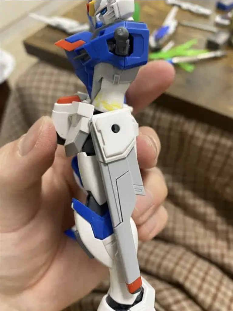 ビームサーベルラックの変更適当なプラ板をそれっぽく貼り付けのちにバエルソードが付きます