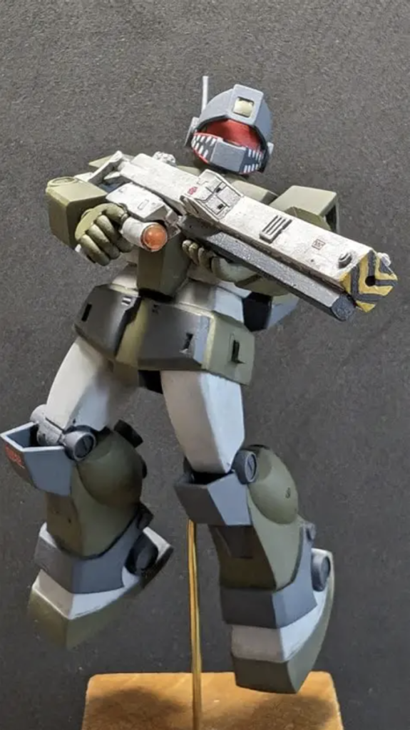 オリジナルの武器はプラ角棒から自作。