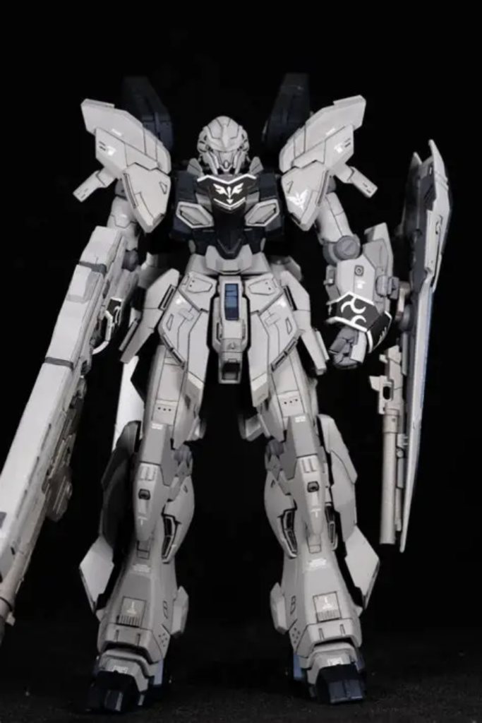 正面からのショット。ほぼ全てのパーツにプラ板/プラ棒でのディテールアップとスジ彫り追加しました。