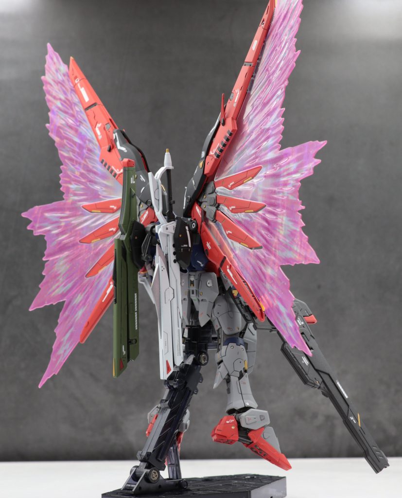 全体をディテールアップしつつ改修。カラーリングは白かグレーか悩みましたが、良い感じに再現できたと思います。やっぱり羽のエフェクトも欲しいと思い用意しました。
