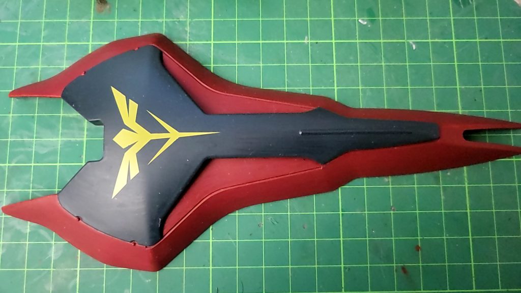 背中のバインダーにはMGサザビーのシールドを使用