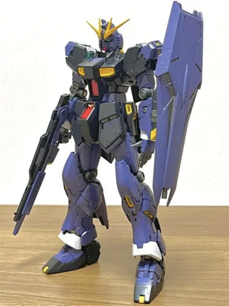 シャアとの戦闘でガタがきていたνガンダムをどう修復させるか方針決めをしている最中、アストナージがEOT技術を用いたブラックホールエンジンをどこかで入手してきたため突貫工事で組み込み大幅に性能アップ出来た機体。パイロットも化け物じみた性能の天パで、T-linkシステムも無理矢理起動させれるため必要に応じてウラヌスシステムも起動できる。何でもありである。