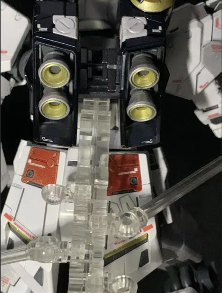 スラスターはシルバー&ゴールド