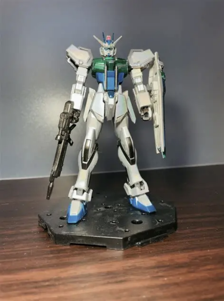 ストライクガンダム(オリジナル配色)–2枚目/制作者：@basashi48