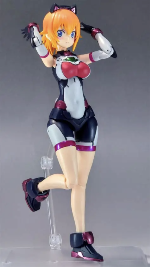 リングや靴底のパーツはメタルブラッディレッドで塗装して光沢仕上げにしてます。