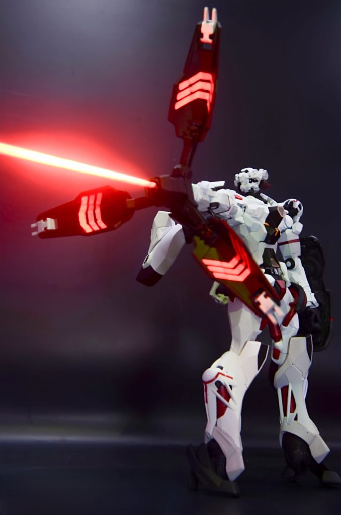 ビームブレイサー発射。ビーム部分には蛍光塗料を使用しています。