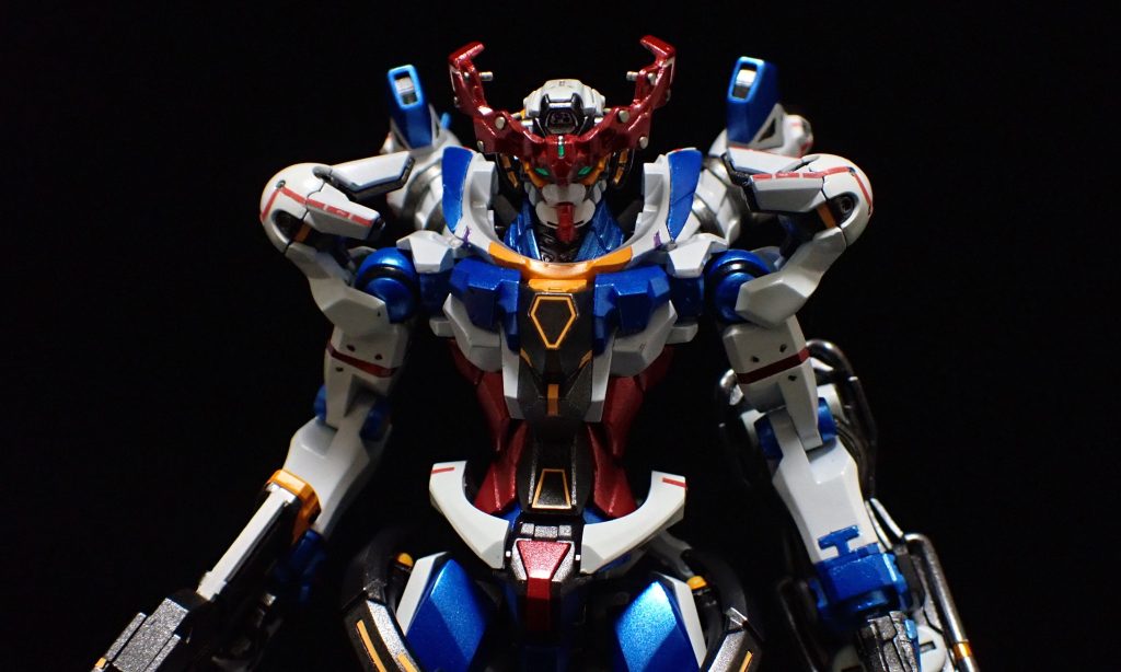 基本色はクレオスのGXメタリックカラーで塗装しました。とさかのピンは金属パーツに置き換えました。