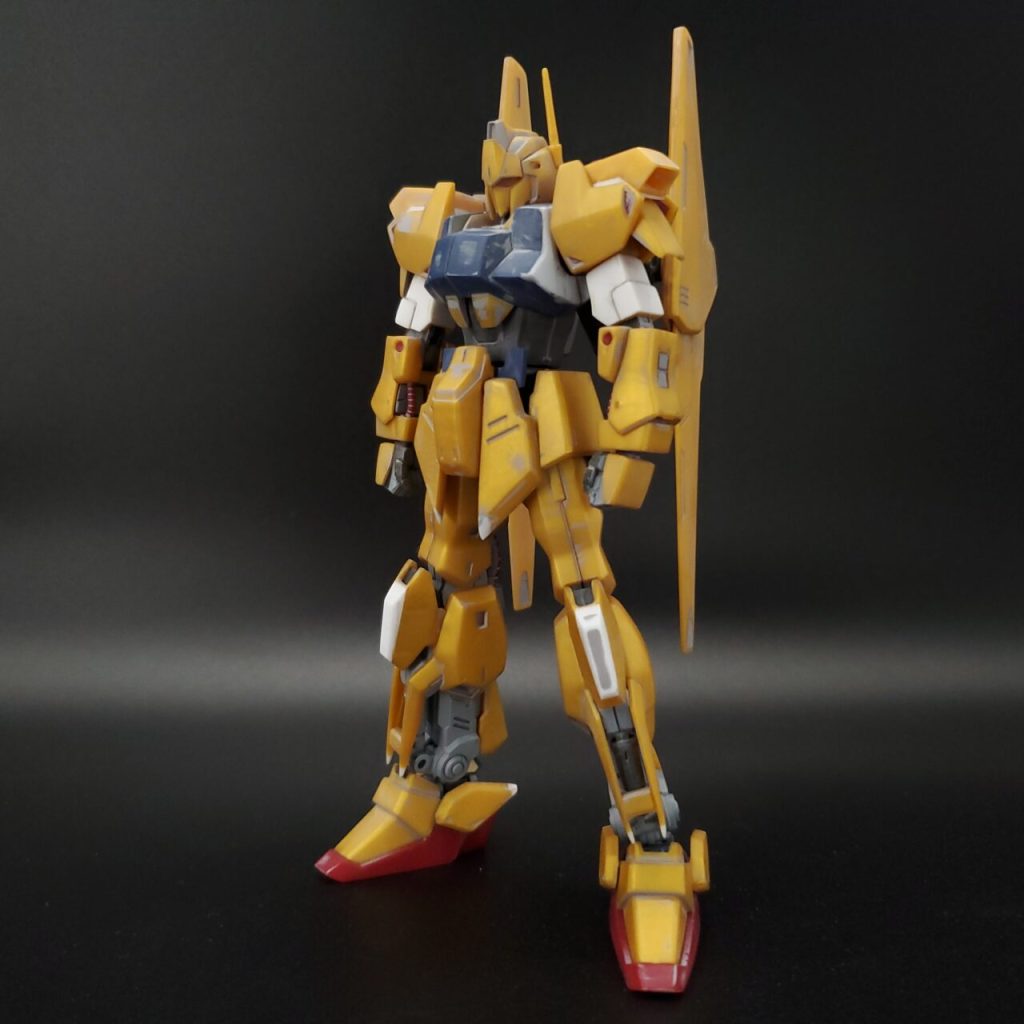 制作途中です。白い部分はプラ板ですね。幅詰めしている部分もあります。