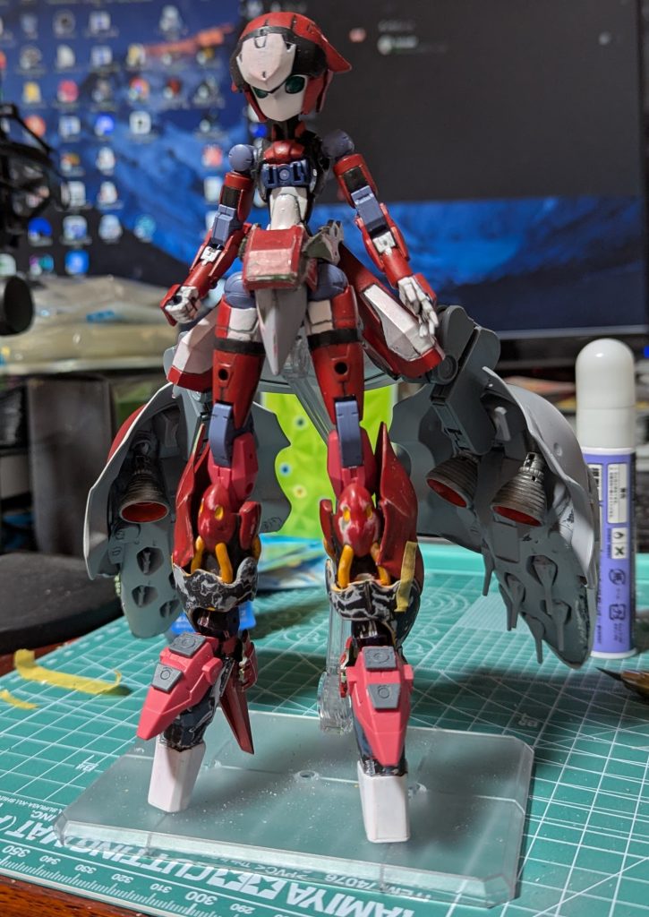 下半身がほぼまとまった時の様子。所々プラ板でパーツを加工したりして思いの外時間が掛かりました…特に腰部分の前掛けのとこは何度も試行錯誤して作り直しました…