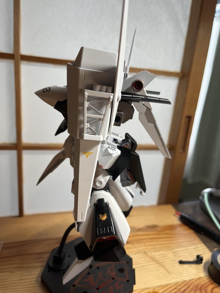 背面スタビライザーはこのぐらい可動します。