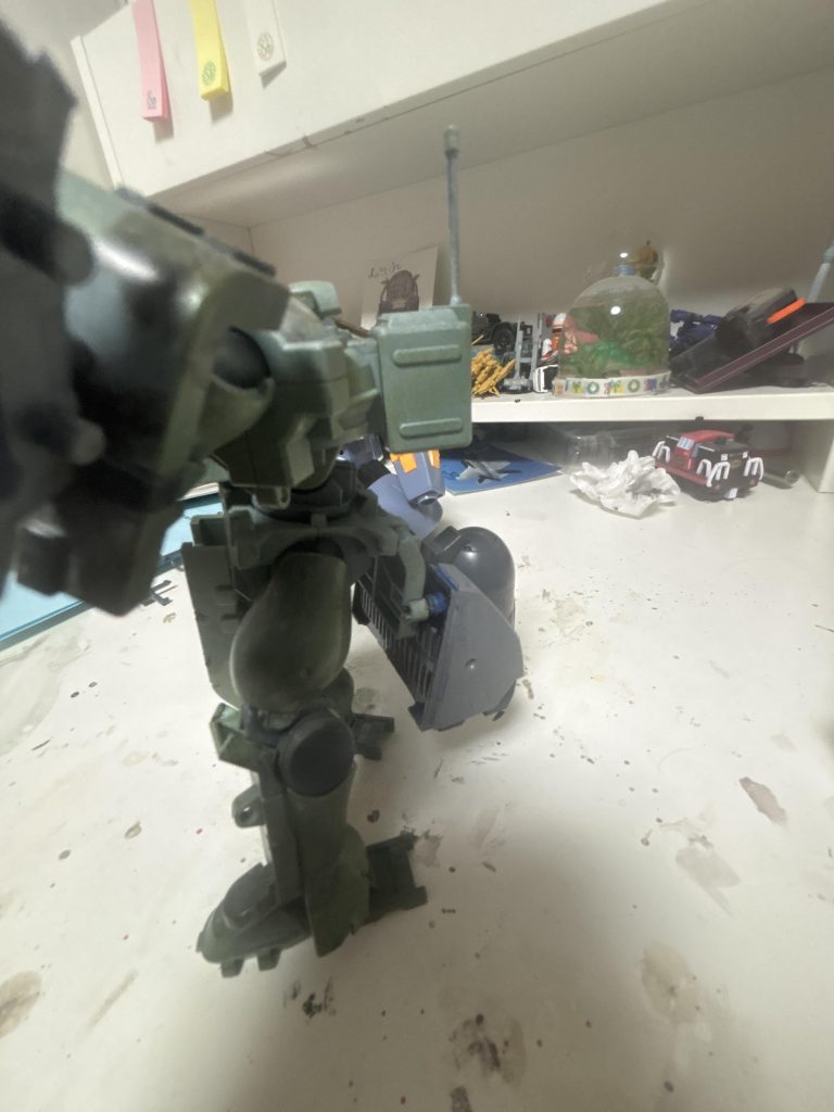 腰のスカートの部分に付けました