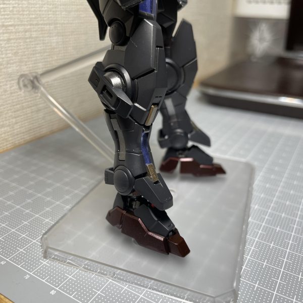 塗装後組み立ていたらパーツがなくなっていること、あると思います。胸部パーツのスペアが実家にあるのでしばらく完成できないやん！とっても悲しい😭（2枚目）