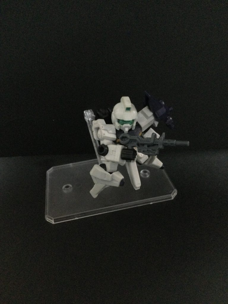 「なんか宇宙世紀の時代がだいぶ進んだら出てきそうな量産機」がテーマです。手に持っているものはビームマシンガン。連射力が高いが威力はジムのスプレーガン並み。